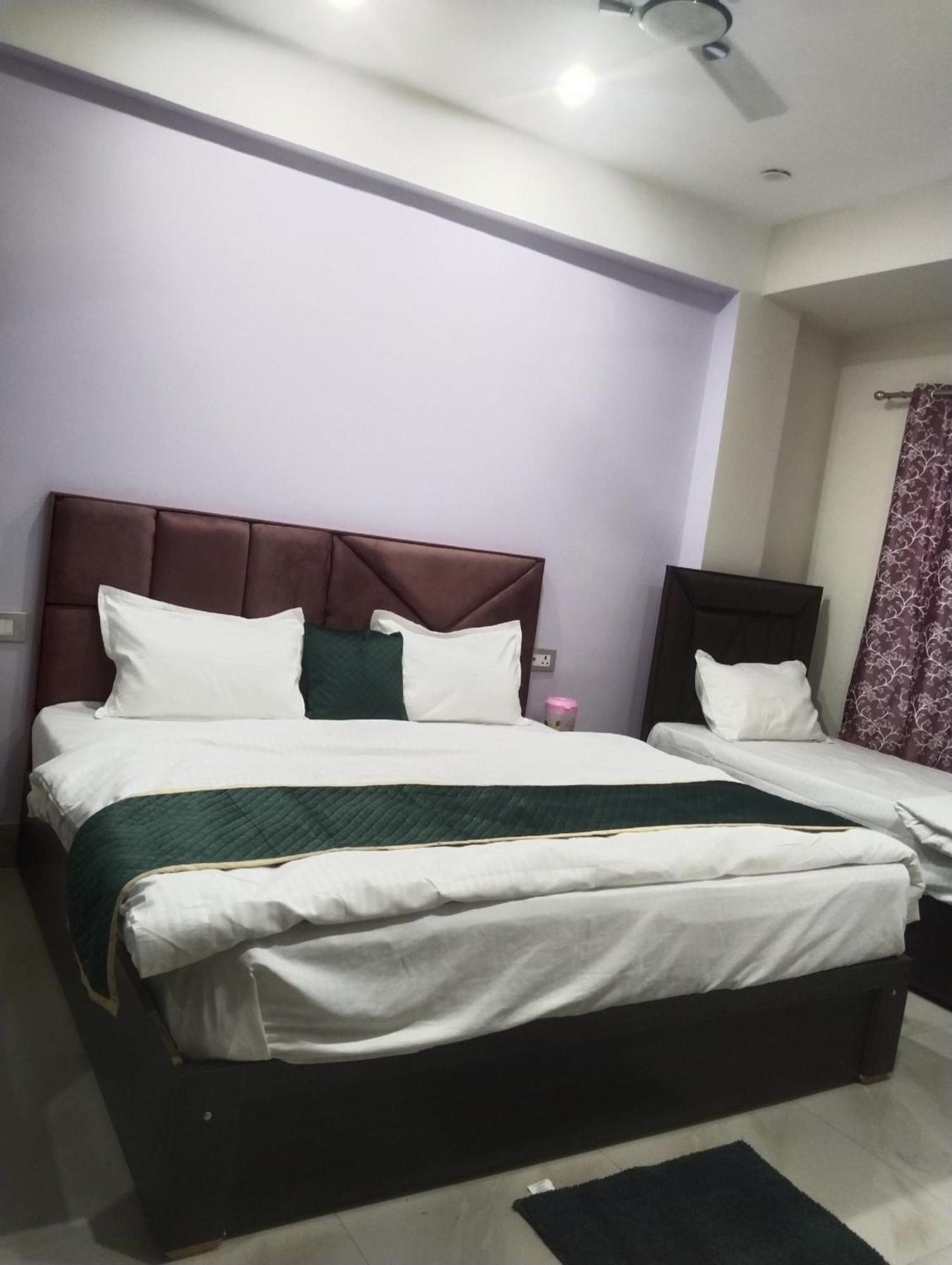 Hotel Dixit Residency Vrindāvan Exterior foto