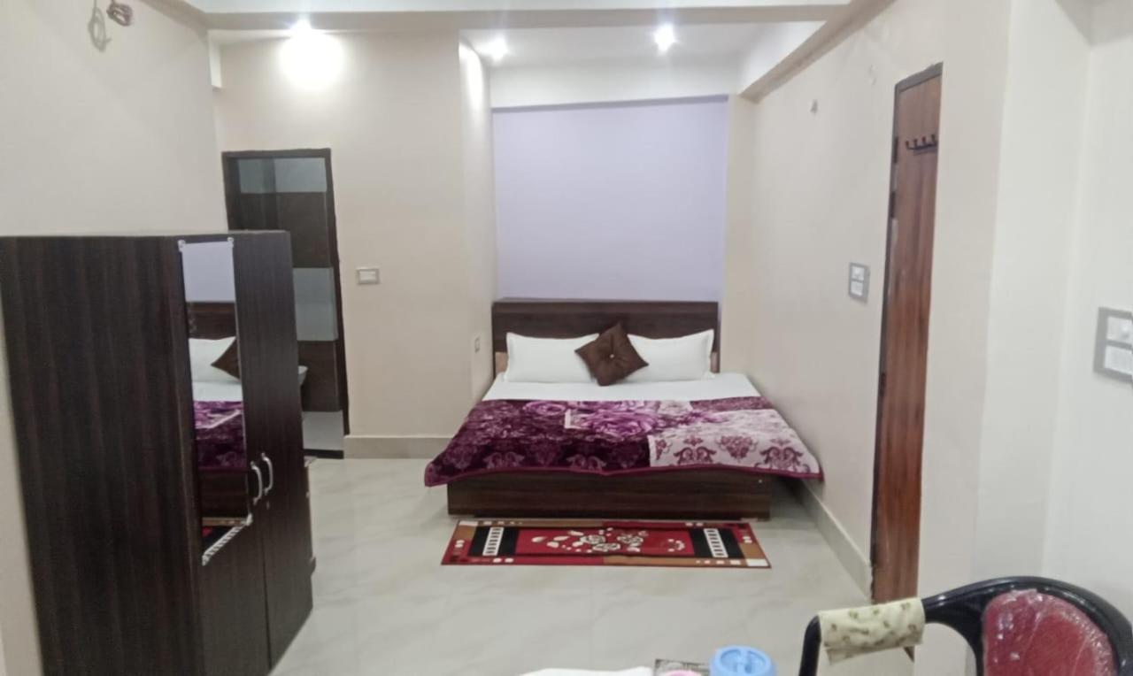 Hotel Dixit Residency Vrindāvan Exterior foto