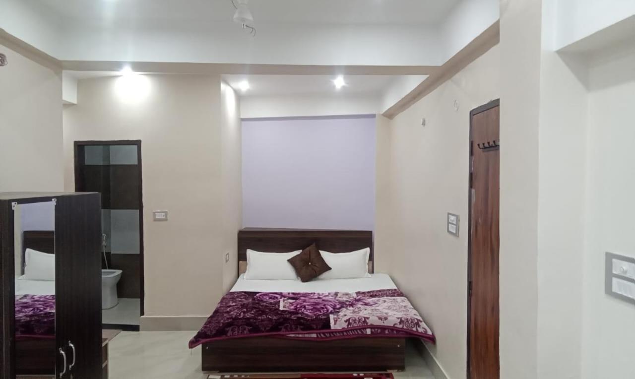 Hotel Dixit Residency Vrindāvan Exterior foto